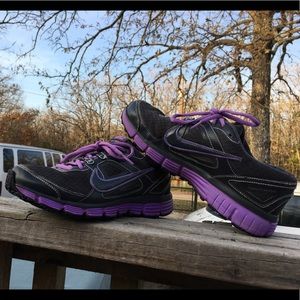 Womans Nike Dual fusion ST